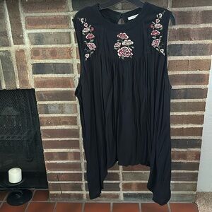 Maurice’s Women’s Plus Sleeveless Floral Top, 3X, Black